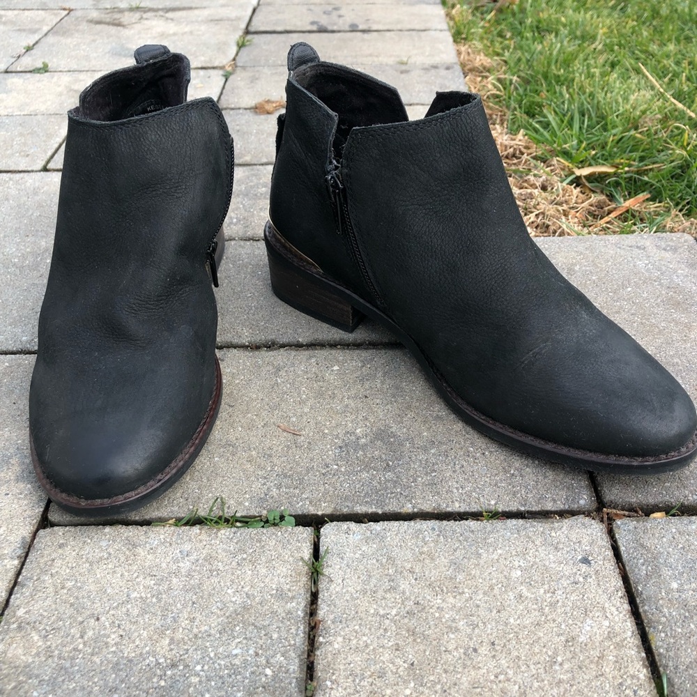 Steven by Steve Madden black ankle booties